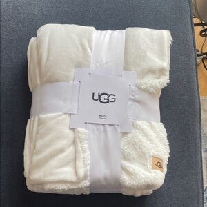 UGG Avery Plush Throw Blanket - Cream